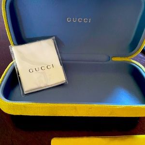 Gucci Oversized Cat eye sunglasses.